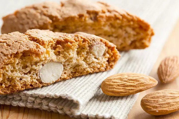 بیسکویت بادام