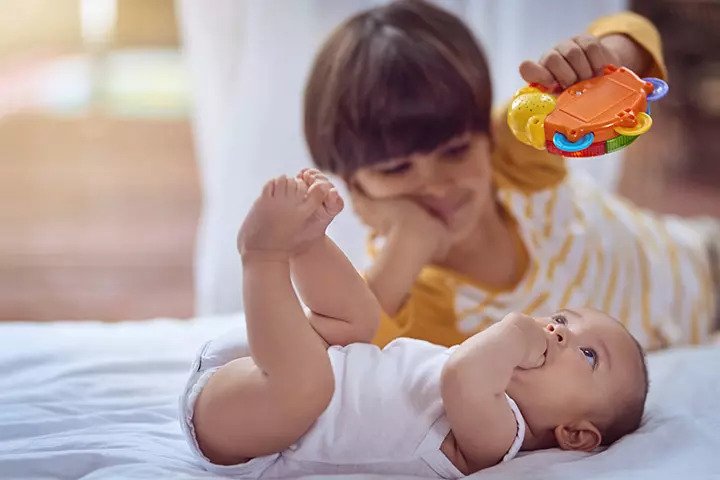 جغجغه هدیه ای مناسب برای نوزاد